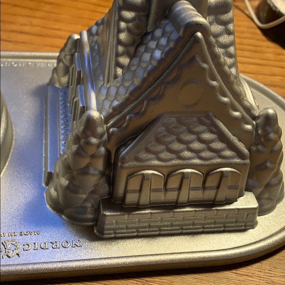 Nordic Ware non-stick Gingerbread/enchanted house - Picture 5 of 16